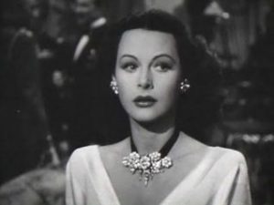 Hedy Lamarr te mira raro por no conocerla